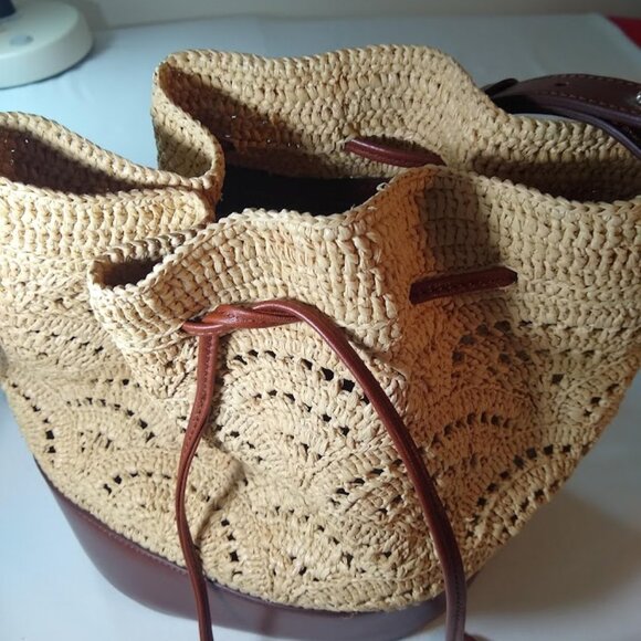 Sézane La Maroquinerie Handbags - Sezane NWOT La Maroquinerie Sézane Paris 'Alma' cream w-brown leather bucket bag